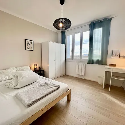 Rent this 4 bed apartment on 94 Avenue Jean Jaurès in 69007 Lyon 7e Arrondissement, France