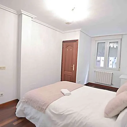 Image 1 - Calle de Francisco Giner, 9, 39003 Santander, Spain - Apartment for rent