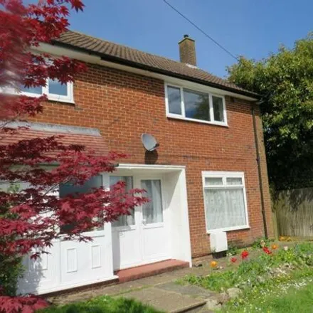 Image 2 - 7 Morden Close, Tadworth, KT20 5LF, United Kingdom - House for sale