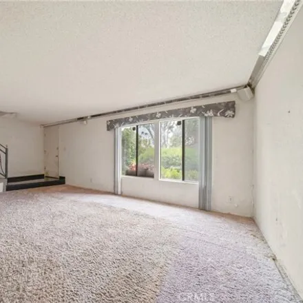 Image 7 - 2111 Stonewood Court, Los Angeles, CA 90732, USA - House for sale