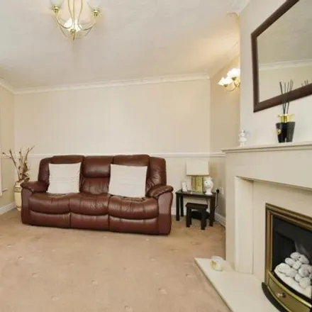Image 7 - Houldsworth Drive, Hady, S41 0BP, United Kingdom - Townhouse for sale