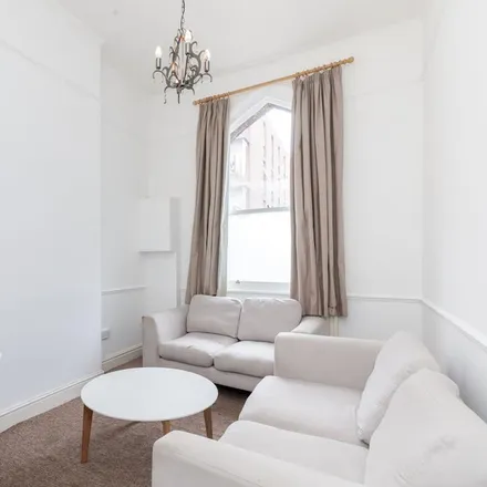 Image 1 - 10-16 The Pavement, London, SW4 0JF, United Kingdom - House for rent
