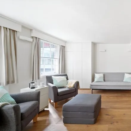 Rent this studio apartment on WatchHouse in Fetter Lane, Blackfriars