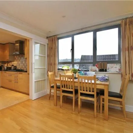 Image 3 - unnamed road, Guildford, GU1 4HT, United Kingdom - House for rent