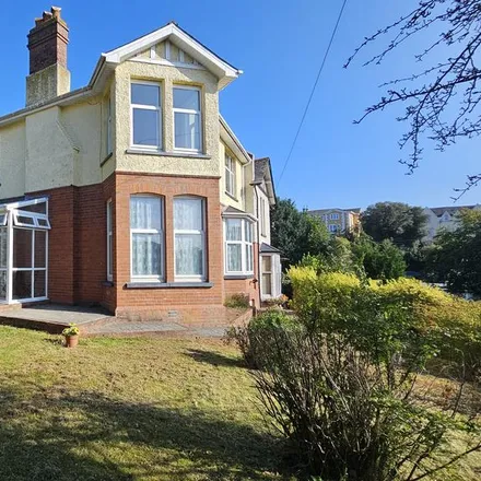 Rent this 3 bed duplex on Teignmouth Road in Torquay, TQ1 4EQ