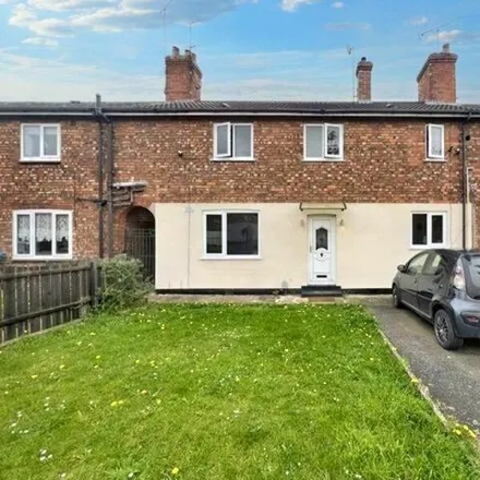 Buy this 3 bed townhouse on East Grove in Hull, HU4 6NF