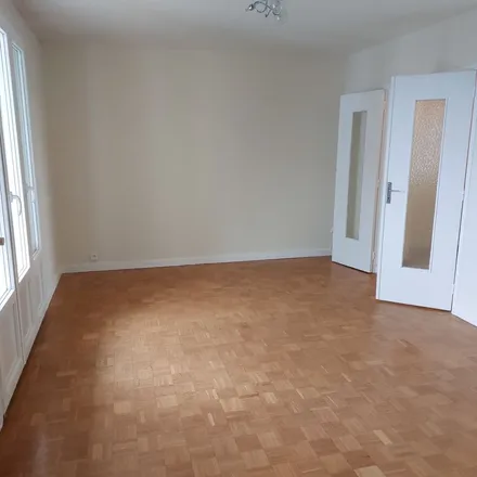 Rent this 3 bed apartment on 5ter Boulevard Victor Hugo in 58000 Nevers, France