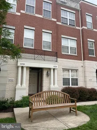 Rent this 3 bed condo on 4494 Beacon Grove Circle in Chantilly, VA 22033