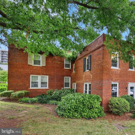 Buy this 1 bed condo on 1021 South Barton Street in Westmont, Arlington