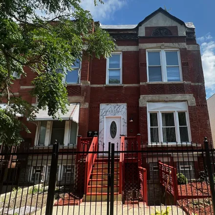 Buy this 6 bed duplex on 4011-4027 South Prairie Avenue in Chicago, IL 60637