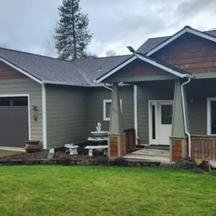Buy this 3 bed house on 120 Linda Ln in Shady Cove, Oregon