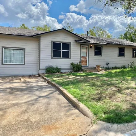 Buy this 3 bed house on 215 North Avenue T in Clifton, TX 76634