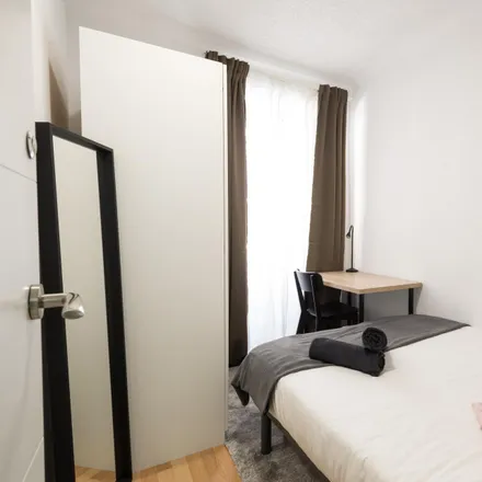 Rent this 11 bed room on Calle de Cedaceros in 8, 28014 Madrid