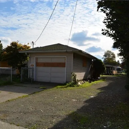Buy this 4 bed house on 1006 17th Street Southeast in Auburn, WA 98002