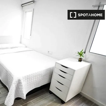 Rent this 4 bed room on Carrer de la República Argentina in 21, 46021 Valencia