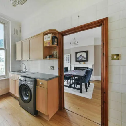 Image 5 - 140 Shooters Hill Road, London, SE3 8RN, United Kingdom - Apartment for sale