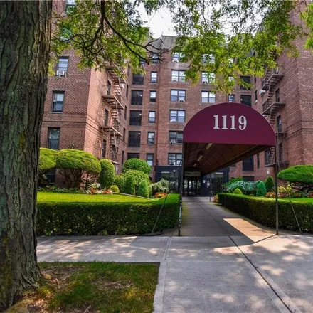 Image 2 - 1170 Ocean Parkway, New York, NY 11230, USA - Condo for sale