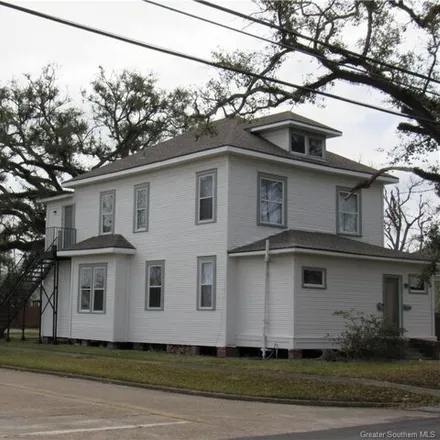 Buy this 5 bed house on 504 9th Street in Lake Charles, LA 70601
