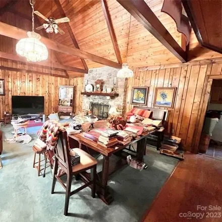 Image 7 - 372 Tomlinson Court Northeast, LeMar Park, Lenoir, NC 28645, USA - House for sale