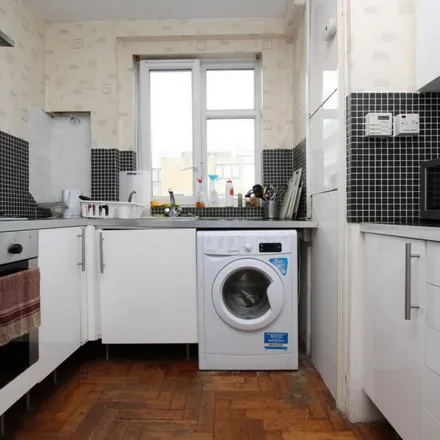 Rent this 3 bed apartment on Hare Walk in London, N1 6RN
