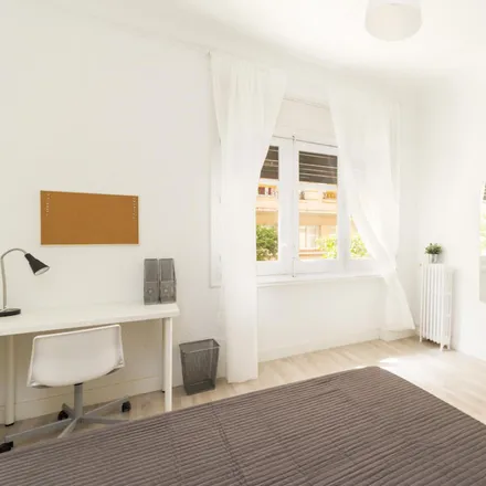 Rent this 6 bed room on Madrid in Santiago Amón, Calle de Donoso Cortés