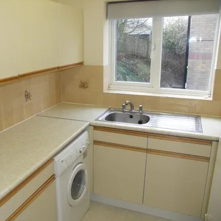 Image 3 - Lingfield Close, Buckinghamshire, HP13 7ER, United Kingdom - Apartment for rent