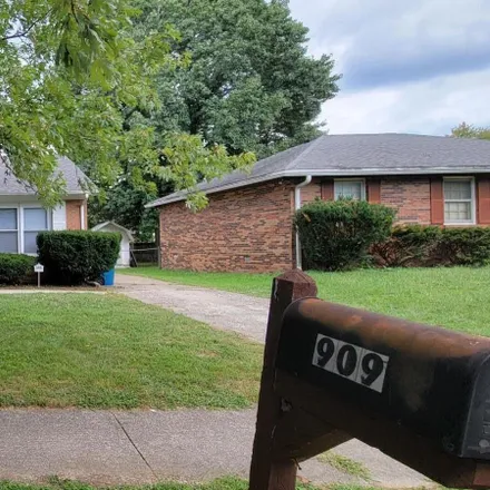 Rent this 3 bed house on 905 Gregory Way in Lexington, KY 40514