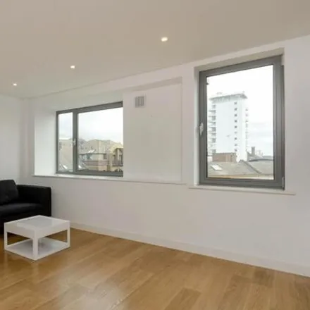 Buy this 1 bed apartment on Jamaica Road in London, SE1 2RN
