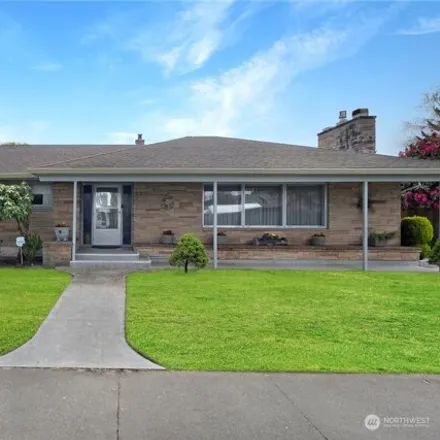 Buy this 3 bed house on 735 2nd Street Northwest in Puyallup, WA 98371