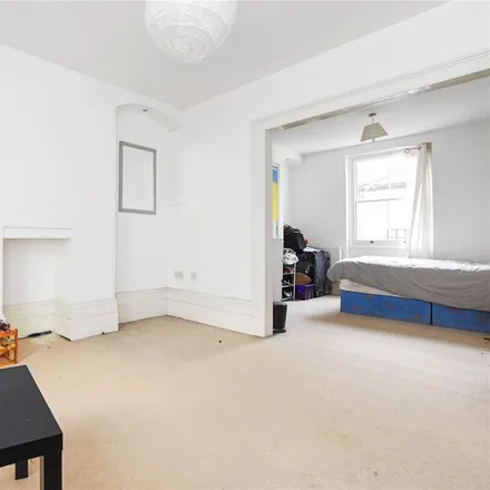 Image 7 - 32 Sidney Square, St. George in the East, London, E1 2EY, United Kingdom - Townhouse for rent