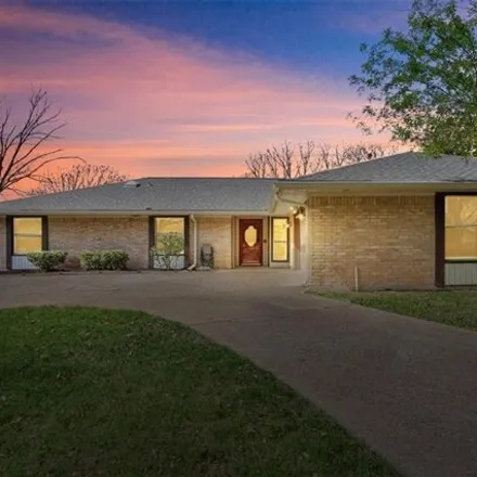 Buy this 3 bed house on Lake Waco Golf Club in 5608 Flat Rock Road, Waco
