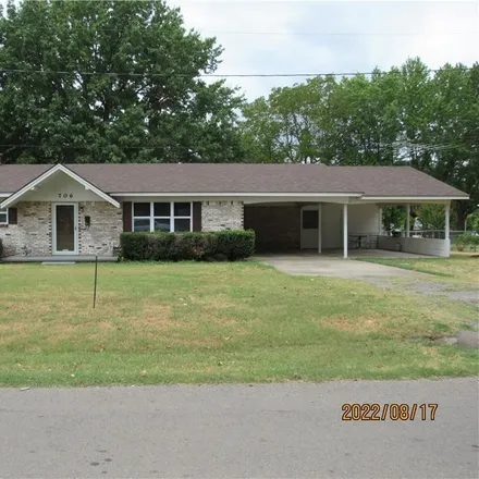 Buy this 3 bed house on 706 South Hammack Avenue in Wynnewood, Garvin County
