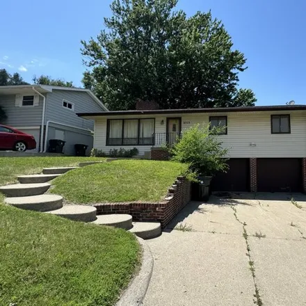 Buy this 3 bed house on 2715 S Steele St in Sioux City, Iowa