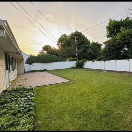 Image 3 - 69 Tiptop Ln, Hicksville, New York, 11801 - House for rent