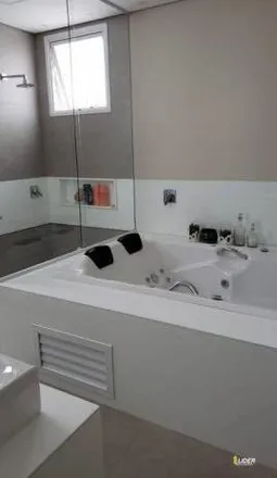 Buy this 5 bed house on Rotunda Coralia Lima Machado in Jardim Inconfidência, Uberlândia - MG