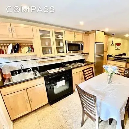 Rent this studio house on 450 37th Street in New York, NY 11232