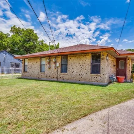 Buy this 4 bed house on 414 Lucille St in Irving, Texas