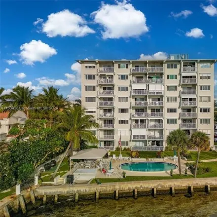 Image 1 - 999 Southeast 19th Avenue, The Cove, Deerfield Beach, FL 33441, USA - Condo for sale