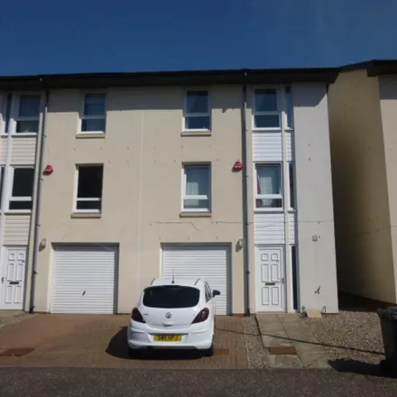 Rent this 4 bed townhouse on 2 Friary Gardens in Dundee, DD2 2PA