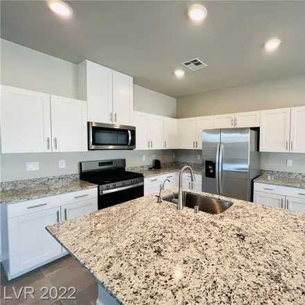 Image 4 - Lambent Avenue, North Las Vegas, NV 89085, USA - Loft for rent
