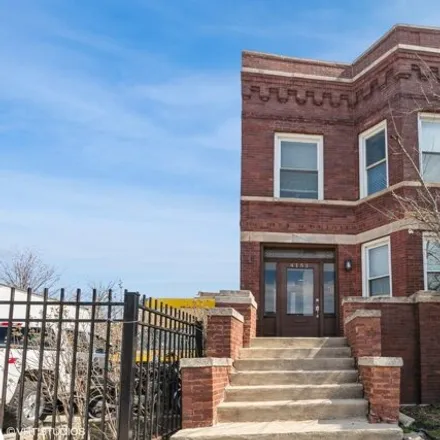 Rent this 2 bed apartment on 4153 North Kedzie Avenue in Chicago, IL 60618