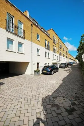 Image 6 - Bracken Avenue, London, SW12 8BJ, United Kingdom - Apartment for rent