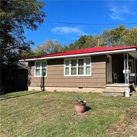 Buy this 2 bed house on 406 East Clinton Street in Clinton, MO 64735
