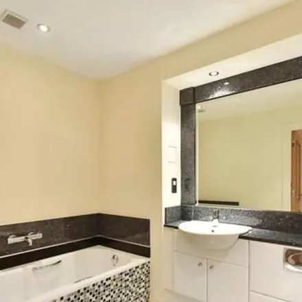 Image 3 - Fountain House, The Boulevard, London, SW6 2TQ, United Kingdom - Apartment for rent