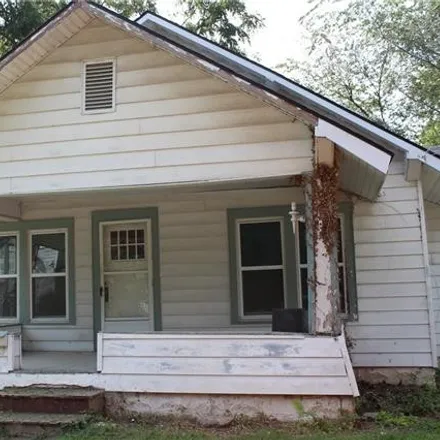 Buy this 2 bed house on 607 North Harris Street in Cameron, MO 64429