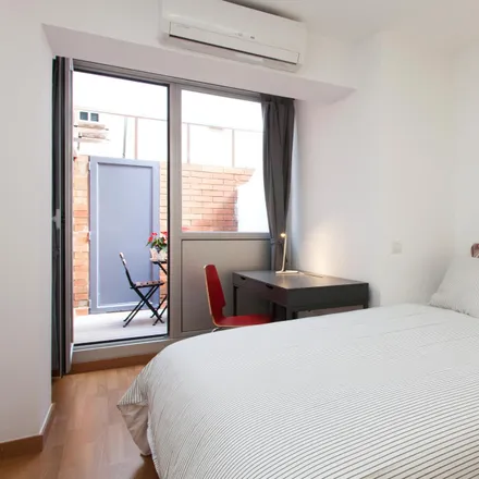 Rent this studio apartment on Carrer Gran de Gràcia in 218, 08012 Barcelona