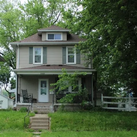 Buy this 5 bed house on 1459 18th Avenue in Moline, IL 61265
