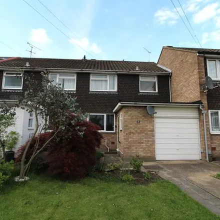 Rent this 3 bed townhouse on Hanging Hill Lane in Hutton, CM13 2HG