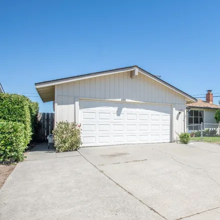 Buy this 3 bed house on 112 Manzanita Drive in Vacaville, CA 95688