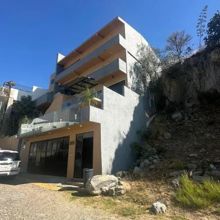 Buy this 4 bed house on Privada Diamante in Colonia Paseos del Bosque, 53270 Naucalpan de Juárez